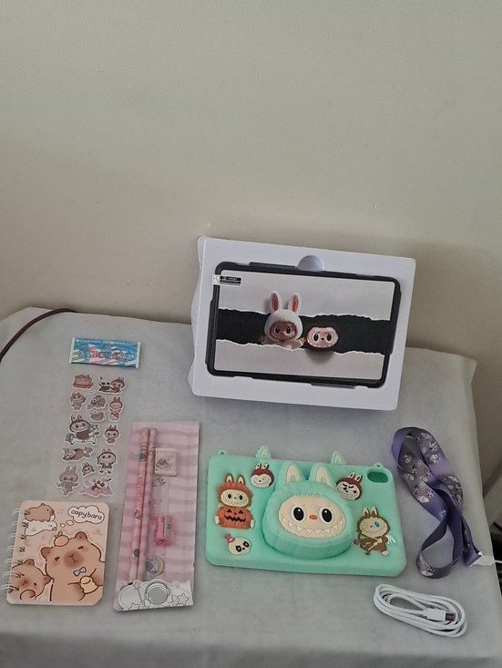 Other - 7 Inch Tablet With Mint Green Silicone Tablet Case & Accessories